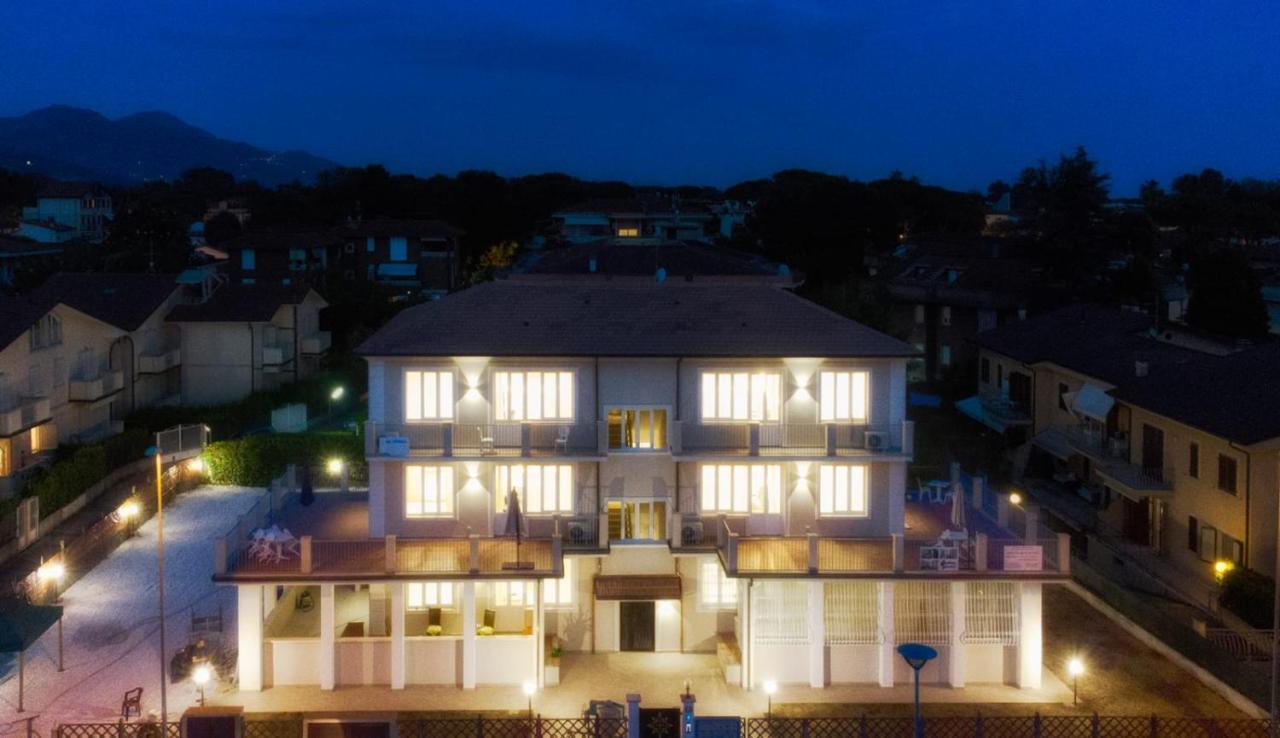 Residence Deamarina Marina di Massa Exterior foto