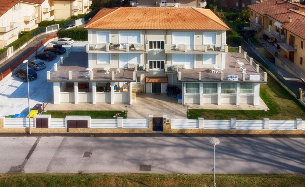 Residence Deamarina Marina di Massa Exterior foto